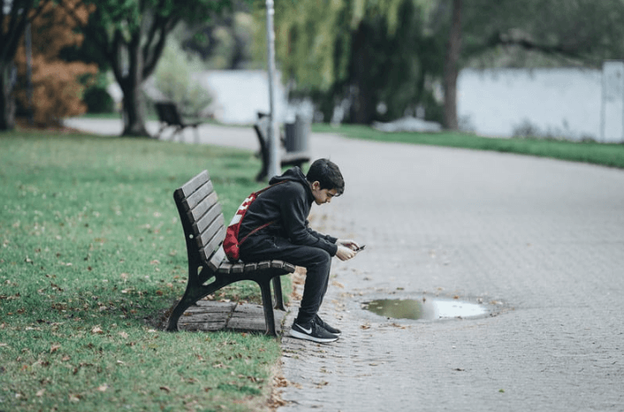 Mental Health in Teenagers: How to Recognize the Signs and Help